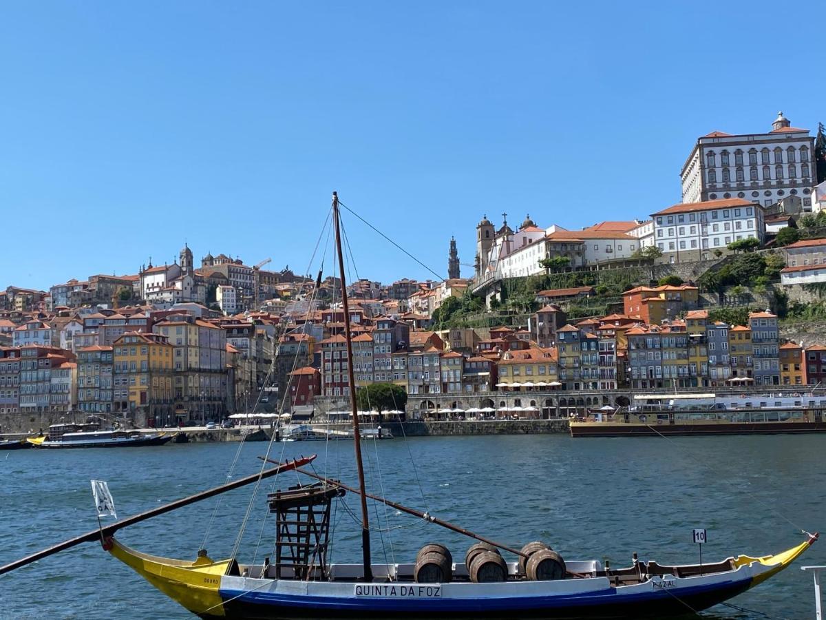 The Yellow House Porto Luaran gambar